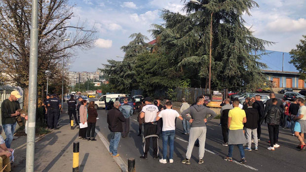 РАСЕЉЕНИ СА КОСОВА: Терају нас на улицу